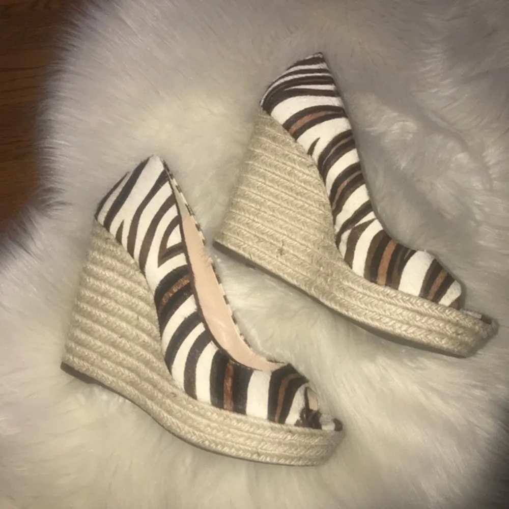 Vince Camuto‎ calf hair espadrille wedge size 9.5